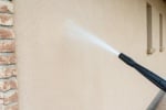 Astuces de pros pour un nettoyage de vitres sans traces ni efforts
